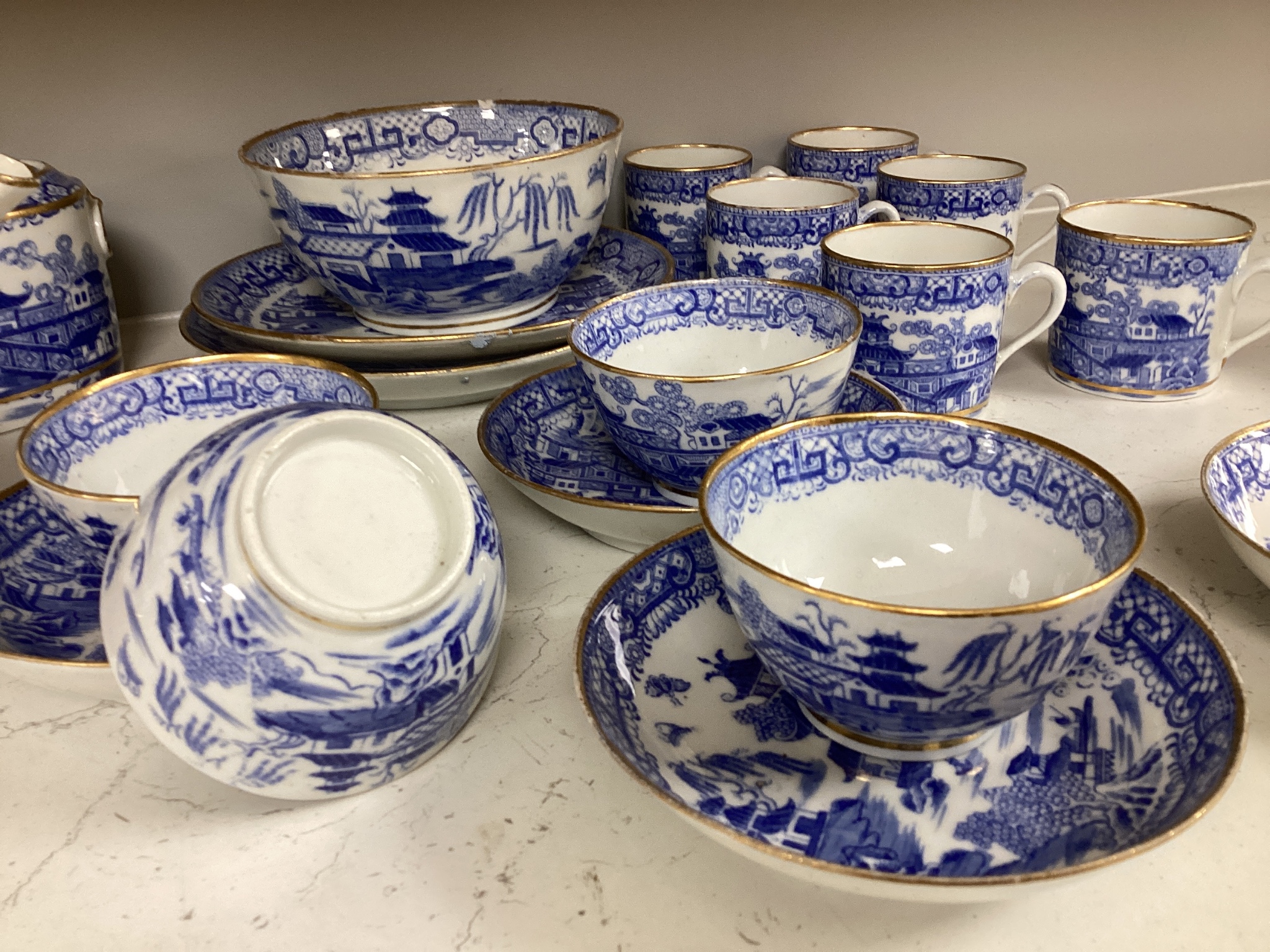 An English blue and white porcelain chinoiserie pattern teaset, c.1800